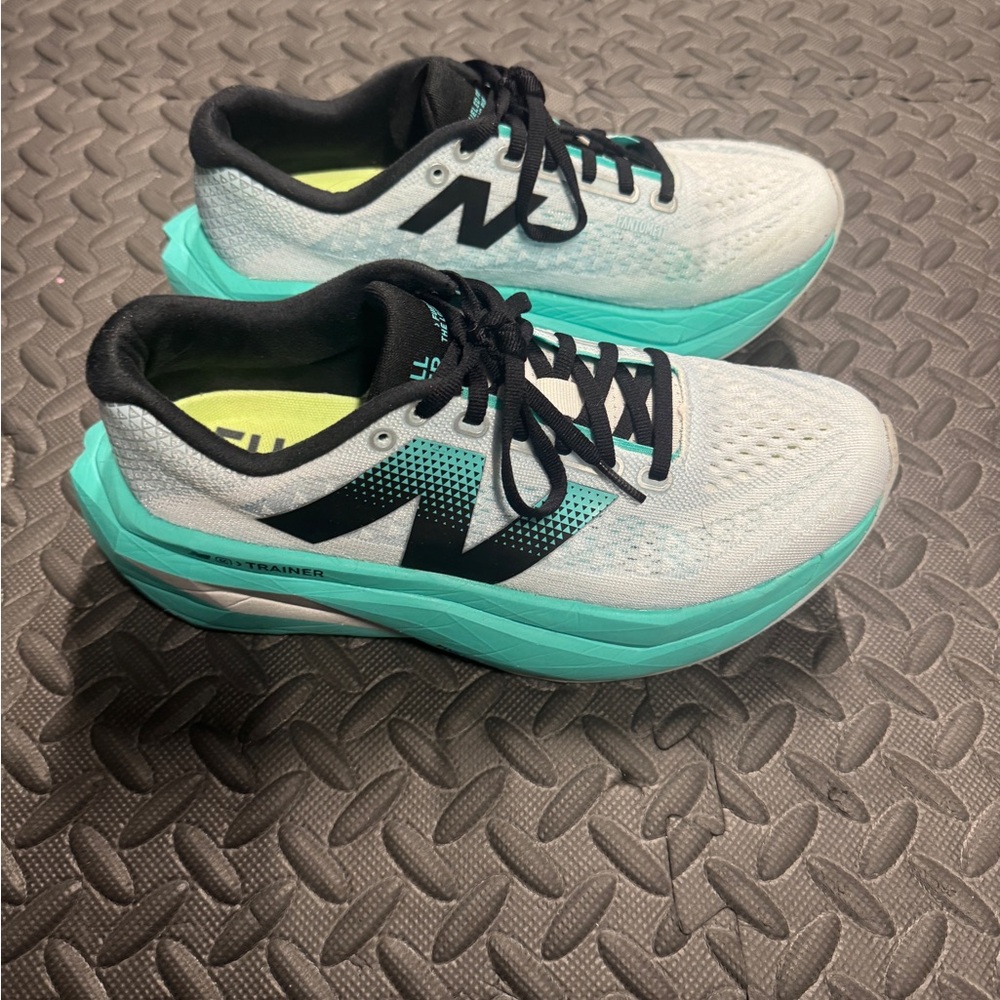 New Balance Women's Light Gray and Teal Running Shoes